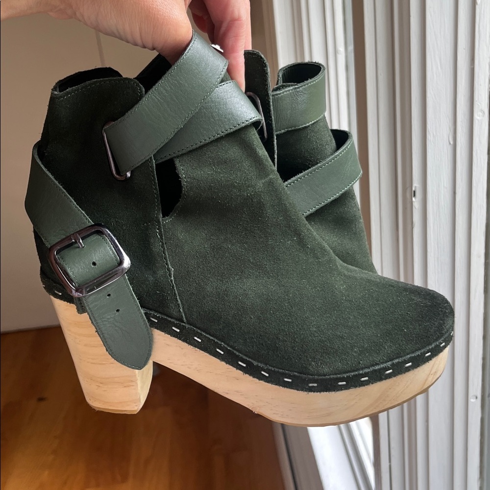 Free People  Bungalow Green Suede Booties sz 37
Maybe worn one time, if that